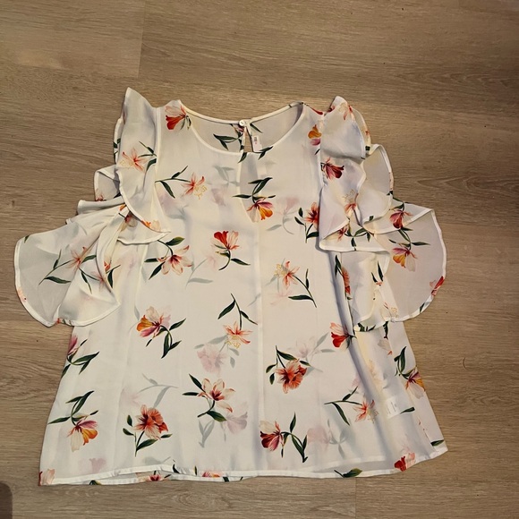 Tops - Floral Ruffle Sleeve Blouse